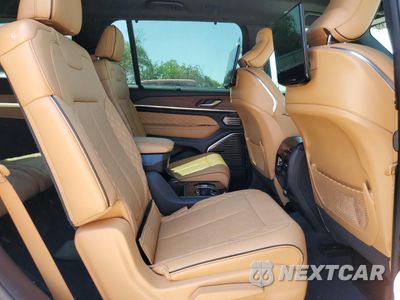 Zdjęcie 12 z 15 samochodu: 2023 JEEP GRAND CHEROKEE L SUMMIT VIN:1C4RJJEG0P8737145 - miniatura