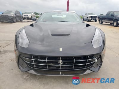 Piąte zdjęcie samochodu w środku: 2017 FERRARI F12 BERLINETTA VIN:ZFF74UFA8H0220199 - miniatura