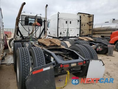 Czwarte zdjęcie samochodu z boku: 2023 MACK PINNACLE VIN:1M1PN4GYXPM011710 - miniatura