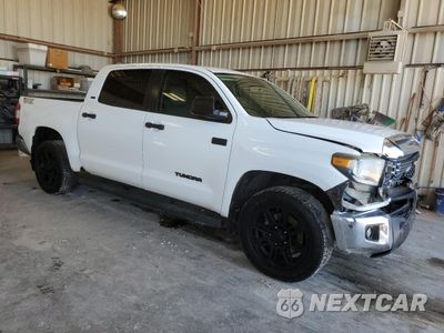 Czwarte zdjęcie samochodu z boku: 2020 TOYOTA TUNDRA CREWMAX SR5 VIN:5TSDY5F14LX898816 - miniatura