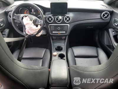 Zdjęcie 8 z 14 samochodu: 2018 MERCEDES-BENZ CLA 250 VIN:WDDSJ4EB3JN517407 - miniatura