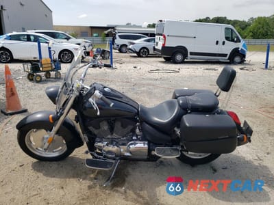 Trzecie zdjęcie samochodu z tyłu: 2006 HONDA VTX1300 R VIN:1HFSC52626A307032 - miniatura