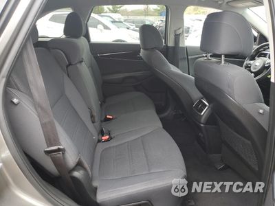 Zdjęcie 11 z 15 samochodu: 2017 KIA SORENTO LX VIN:5XYPG4A34HG246839 - miniatura