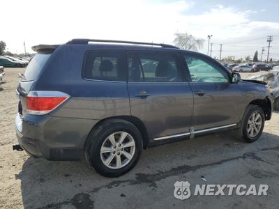 Trzecie zdjęcie samochodu z tyłu: 2013 TOYOTA HIGHLANDER BASE VIN:5TDZK3EH0DS118280 - miniatura