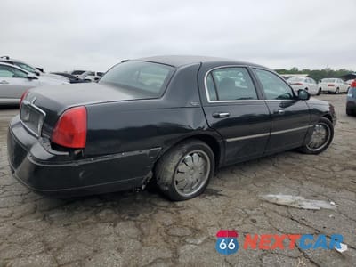 Trzecie zdjęcie samochodu z tyłu: 2010 LINCOLN TOWN CAR SIGNATURE LIMITED VIN:2LNBL8CV5AX751115 - miniatura