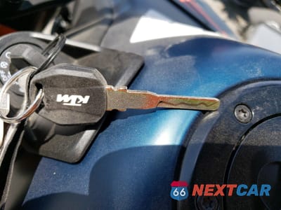Zdjęcie 8 z 11 samochodu: 2023 KTM 890 DUKE R VIN:VBKTU9402PM848804 - miniatura