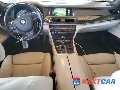 Zdjęcie 8 z 12 samochodu: 2014 BMW 750 XI VIN:WBAYB6C51ED224639 - miniatura