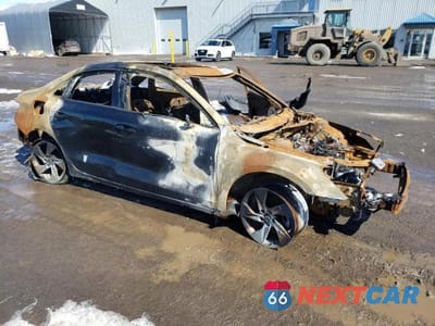 Czwarte zdjęcie samochodu z boku: 2024 AUDI A3 VIN:WAUGUCGY2RA055859 - miniatura