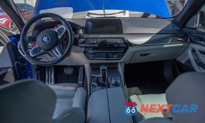 Zdjęcie 9 z 10 samochodu: 2019 BMW M5 VIN:WBSJF0C54KB448350 - miniatura