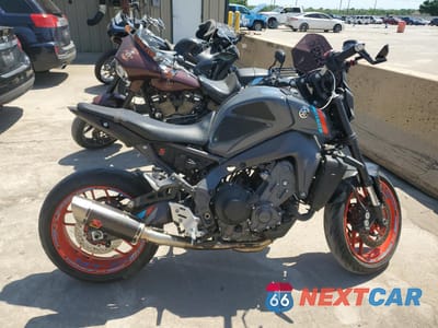 2021 YAMAHA MT09 JYARN71E0MA000782 - główne zdjęcie licytacji z USA - miniatura