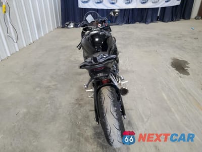 Czwarte zdjęcie samochodu z boku: 2024 BMW S 1000 RR VIN:WB10E6307R6K26382 - miniatura