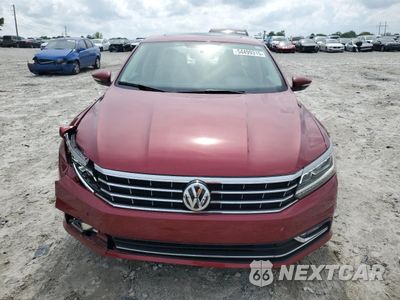 Piąte zdjęcie samochodu w środku: 2017 VOLKSWAGEN PASSAT SE VIN:1VWBT7A3XHC081937 - miniatura