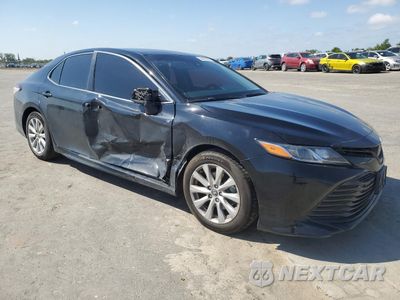 Czwarte zdjęcie samochodu z boku: 2020 TOYOTA CAMRY LE VIN:4T1C11AK3LU331065 - miniatura