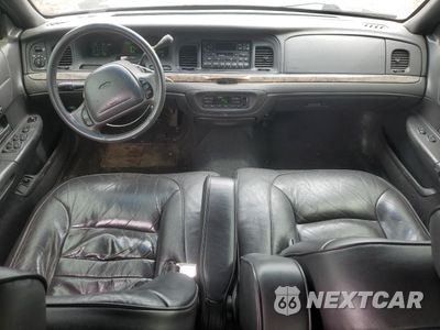 Zdjęcie 8 z 14 samochodu: 2000 FORD CROWN VICTORIA LX VIN:2FAFP74W8YX158750 - miniatura