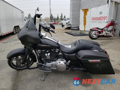 Trzecie zdjęcie samochodu z tyłu: 2017 HARLEY-DAVIDSON FLHXS STREET GLIDE SPECIAL VIN:1HD1KRC18HB620357 - miniatura