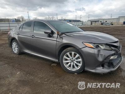 Czwarte zdjęcie samochodu z boku: 2018 TOYOTA CAMRY L VIN:4T1B11HK9JU032937 - miniatura