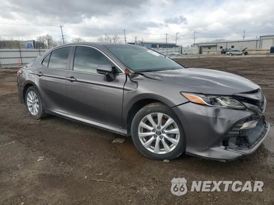 Czwarte zdjęcie samochodu z boku: 2018 TOYOTA CAMRY L VIN:4T1B11HK9JU032937 - miniatura