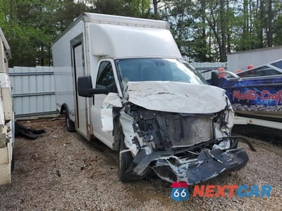 Czwarte zdjęcie samochodu z boku: 2022 CHEVROLET EXPRESS G3500 VIN:1GB0GSF74N1156205 - miniatura