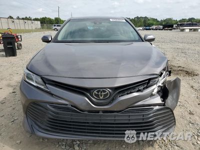 Piąte zdjęcie samochodu w środku: 2018 TOYOTA CAMRY L VIN:4T1B11HK2JU135892 - miniatura
