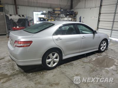 Trzecie zdjęcie samochodu z tyłu: 2010 TOYOTA CAMRY BASE VIN:4T1BF3EK0AU558665 - miniatura