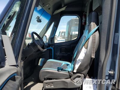 Zdjęcie 7 z 13 samochodu: 2022 RIVIAN EDV 700 VIN:7FCEHDB76NN003778 - miniatura