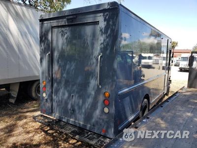 Trzecie zdjęcie samochodu z tyłu: 2020 FREIGHTLINER CHASSIS M LINE WALK-IN VAN VIN:4UZAC2EA2LCLZ6200 - miniatura