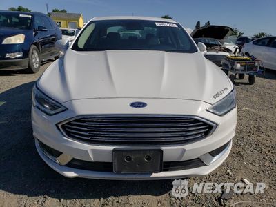 Piąte zdjęcie samochodu w środku: 2018 FORD FUSION SE HYBRID VIN:3FA6P0LUXJR129827 - miniatura