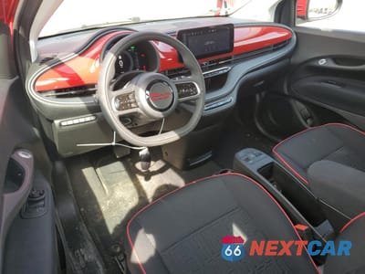 Zdjęcie 8 z 12 samochodu: 2024 FIAT 500 E RED VIN:ZFAFFAA43RX204609 - miniatura