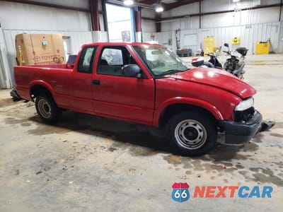 Czwarte zdjęcie samochodu z boku: 2003 CHEVROLET S10 VIN:1GCCS19H838247066 - miniatura
