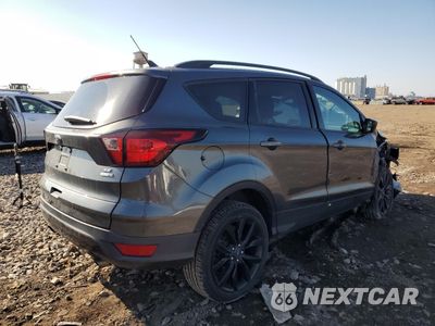 Trzecie zdjęcie samochodu z tyłu: 2019 FORD ESCAPE SE VIN:1FMCU9GD8KUB09229 - miniatura