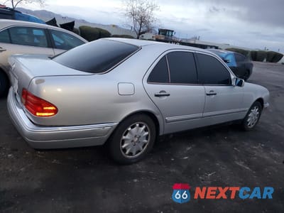 Trzecie zdjęcie samochodu z tyłu: 1998 MERCEDES-BENZ E 320 VIN:WDBJF65F4WA571172 - miniatura