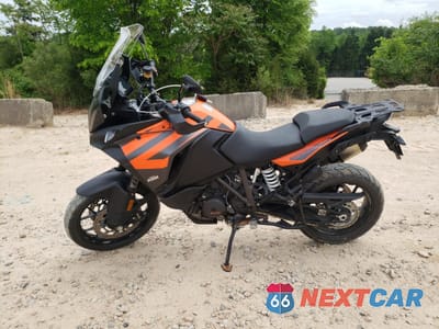 Trzecie zdjęcie samochodu z tyłu: 2019 KTM 1290 SUPER ADVENTURE S VIN:VBKV79408KM915642 - miniatura