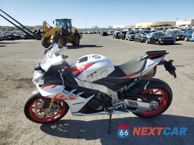 Trzecie zdjęcie samochodu z tyłu: 2023 APRILIA RSV4 FACTORY VIN:ZD4KYUB02PS000817 - miniatura