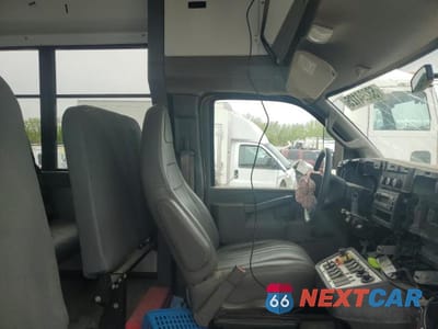 Piąte zdjęcie samochodu w środku: 2017 CHEV EXPRESS G3500 VIN:1GB3GSBG5H1228889 - miniatura