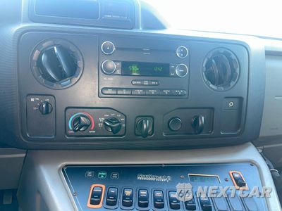 Piąte zdjęcie samochodu w środku: 2017 FORD ECONOLINE VIN:1FDWE3FS6HDC35976 - miniatura
