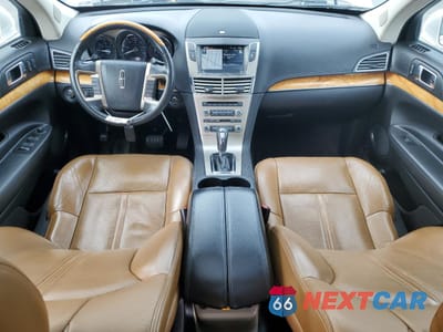 Zdjęcie 8 z 15 samochodu: 2011 LINCOLN MKT VIN:2LMHJ5AT1BBJ50674 - miniatura