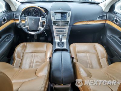 Zdjęcie 8 z 15 samochodu: 2011 LINCOLN MKT VIN:2LMHJ5AT1BBJ50674 - miniatura