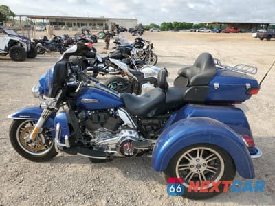 Trzecie zdjęcie samochodu z tyłu: 2017 HARLEY-DAVIDSON FLHTCUTG TRI GLIDE ULTRA VIN:1HD1MAD12HB860885 - miniatura