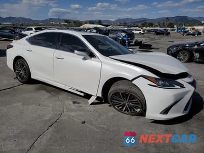 Czwarte zdjęcie samochodu z boku: 2022 LEXUS ES 300H BASE VIN:58ADA1C15NU015882 - miniatura