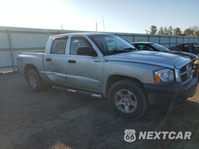 Czwarte zdjęcie samochodu z boku: 2006 DODGE DAKOTA QUAD SLT VIN:1D7HW48N06S589630 - miniatura