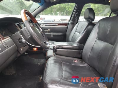 Zdjęcie 7 z 12 samochodu: 2010 LINCOLN TOWN CAR SIGNATURE LIMITED VIN:2LNBL8CV5AX751115 - miniatura