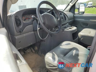 Zdjęcie 8 z 13 samochodu: 2005 FORD ECONOLINE E350 SUPER DUTY CUTAWAY VAN VIN:1FDWE35PX5HA04564 - miniatura