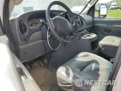 Zdjęcie 8 z 13 samochodu: 2005 FORD ECONOLINE E350 SUPER DUTY CUTAWAY VAN VIN:1FDWE35PX5HA04564 - miniatura