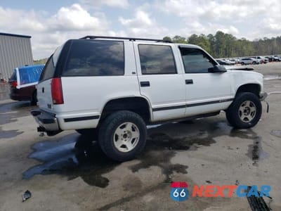 Trzecie zdjęcie samochodu z tyłu: 1999 CHEVROLET TAHOE K1500 VIN:1GNEK13R8XJ398392 - miniatura