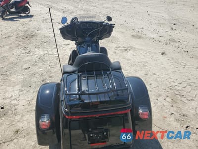 Czwarte zdjęcie samochodu z boku: 2025 HARLEY-DAVIDSON FLHTCUTG VIN:1HD1MAF16SB851692 - miniatura