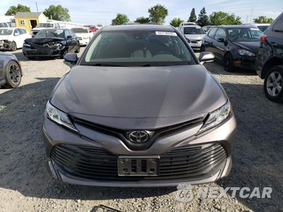 Piąte zdjęcie samochodu w środku: 2019 TOYOTA CAMRY L VIN:4T1B11HK2KU208390 - miniatura