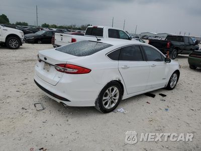 Trzecie zdjęcie samochodu z tyłu: 2018 FORD FUSION SE HYBRID VIN:3FA6P0LU3JR129796 - miniatura