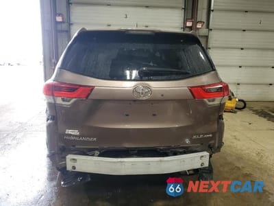Zdjęcie 6 z 14 samochodu: 2019 TOYOTA HIGHLANDER XLE VIN:5TDJZRFH5KS921187 - miniatura