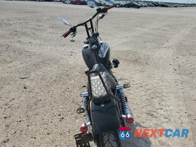 Czwarte zdjęcie samochodu z boku: 2017 HARLEY-DAVIDSON FXDB DYNA STREET BOB VIN:1HD1GXM1XHC313481 - miniatura