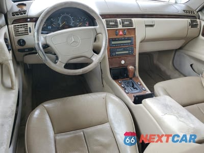 Zdjęcie 8 z 12 samochodu: 1998 MERCEDES-BENZ E 320 VIN:WDBJF65F8WA531354 - miniatura